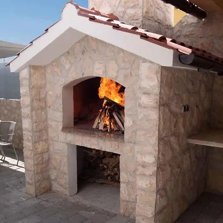 In Okrug Gornji With 1