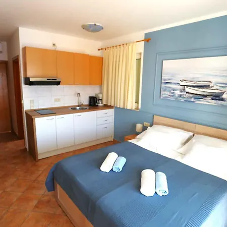 In Okrug Gornji With 1 Apartment *